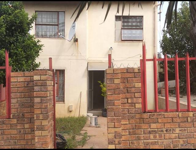 2 BEDROOM DUPLEX FOR SALE IN ORLANDO WEST